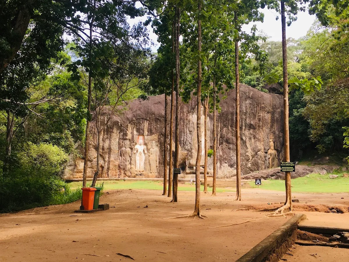 Rotssculpturen van Buduruwagala