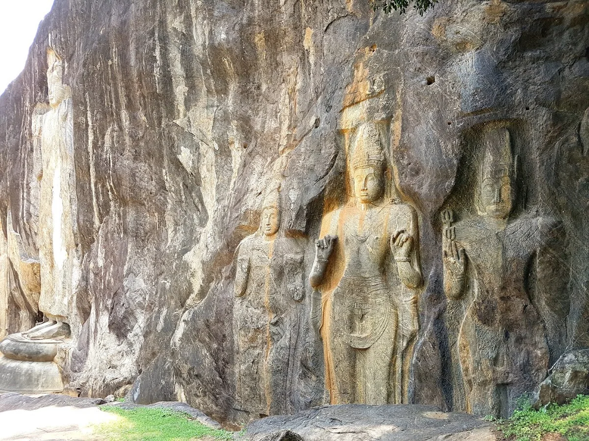 Rotssculpturen van Buduruwagala